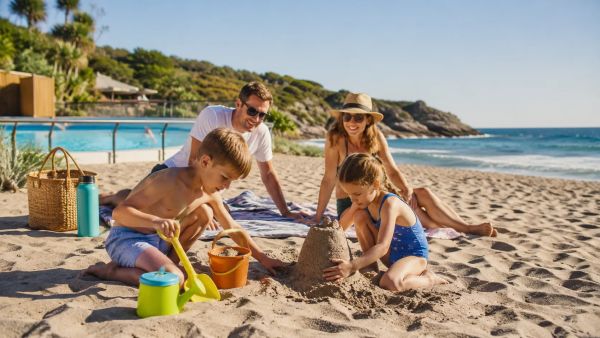 Séjournez dans un camping avec piscine chauffée en bord de mer